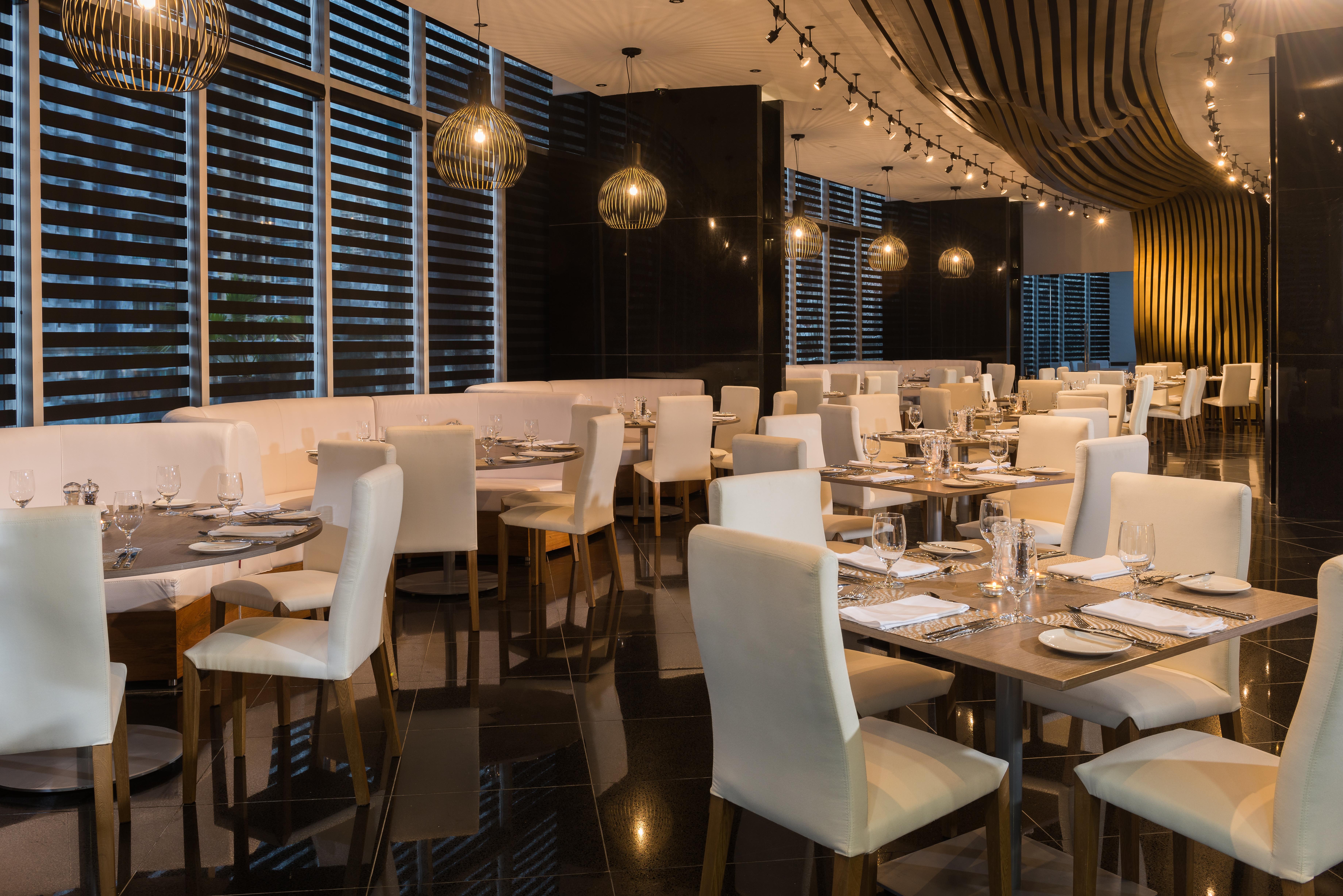 Hotel Las Americas Golden Tower Panama المظهر الخارجي الصورة The interior of the restaurant