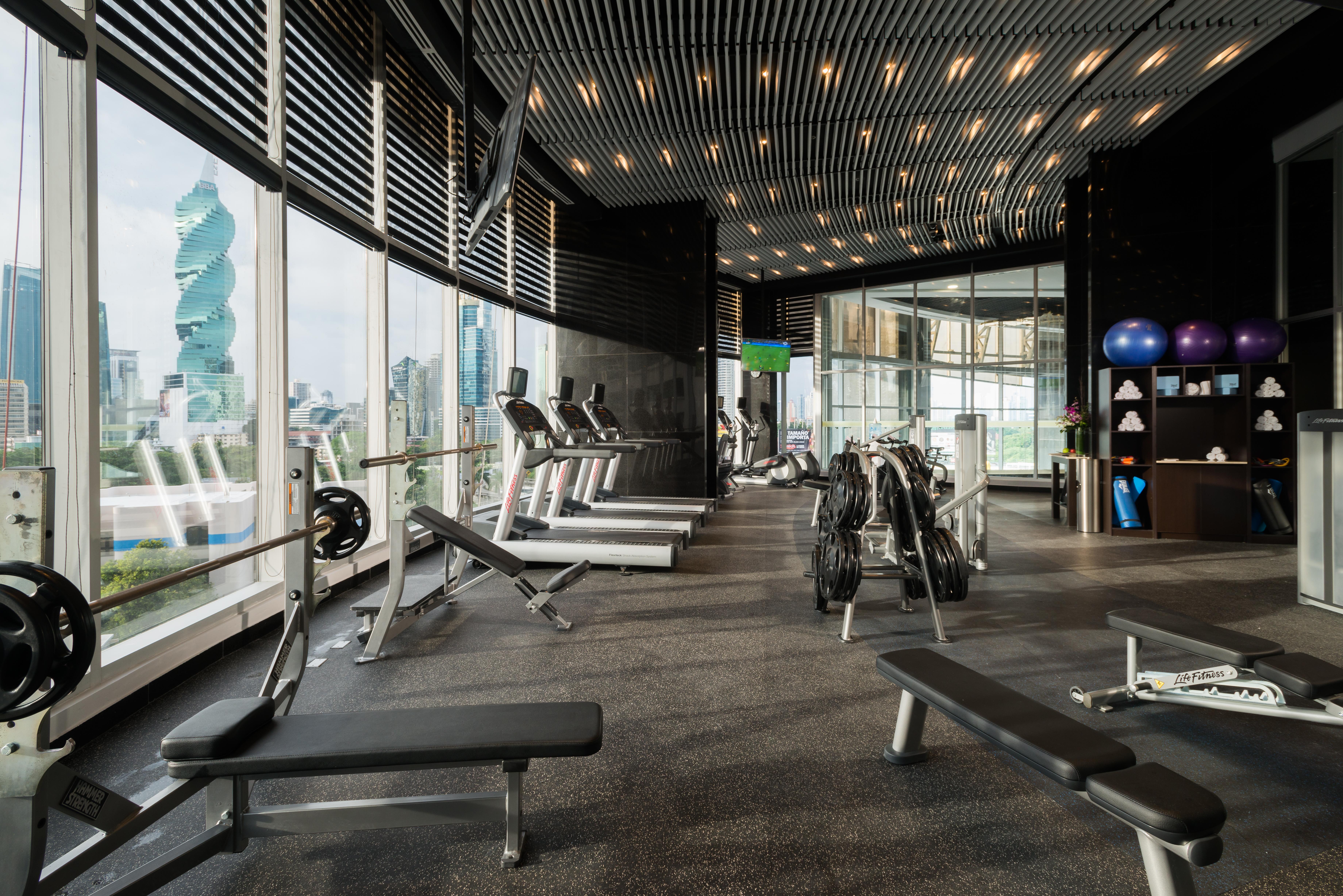 Hotel Las Americas Golden Tower Panama المظهر الخارجي الصورة The gym at the 101 Tower