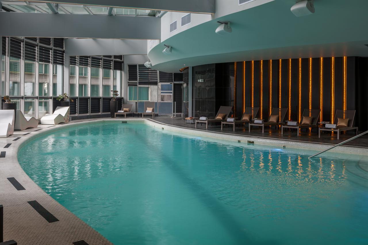 Hotel Las Americas Golden Tower Panama المظهر الخارجي الصورة The pool at the hotel