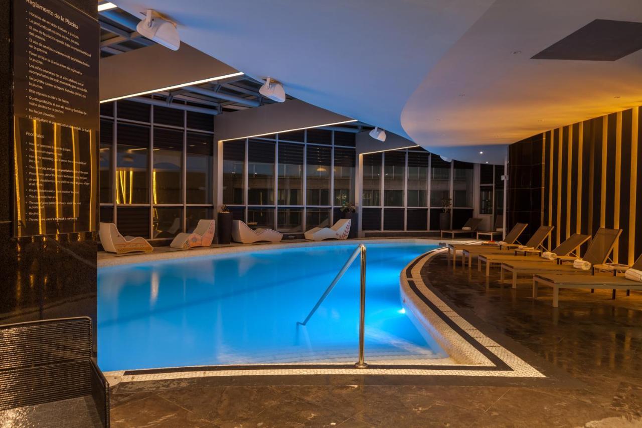 Hotel Las Americas Golden Tower Panama المظهر الخارجي الصورة Indoor pool